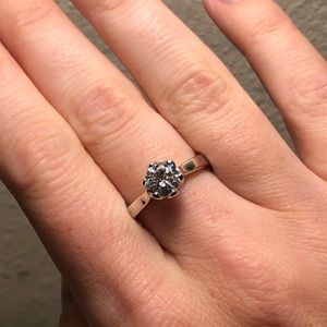 Stunning simple and elegant engagement ring size 7
